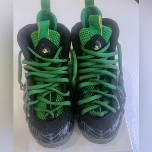 Nike Air Foamposites - Oregon Ducks size 8.5 Used in great shape